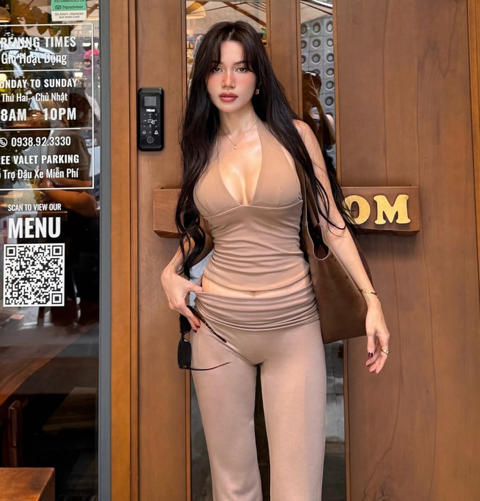 Sĩ Thanh sử dụng chiếc điện thoại 8 chữ số. Ảnh: IGNV