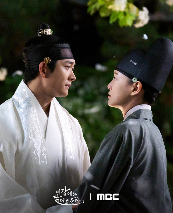 Kang Tae Oh và Kim Se Jeong trong phân cảnh hoán đổi linh hồn