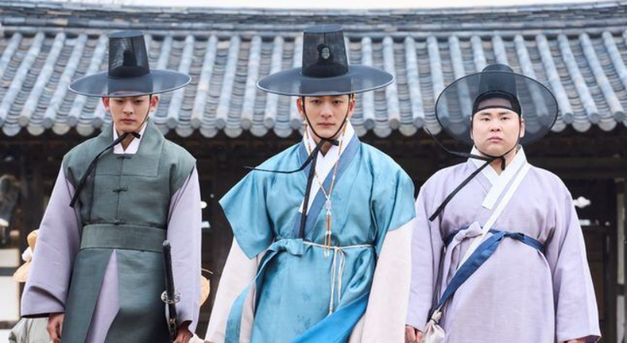 Phân cảnh tại triều đình trong Moon River