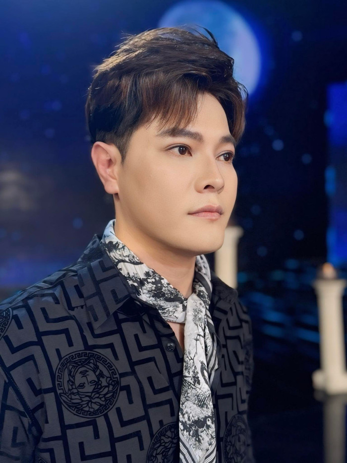 Ca sĩ Nhật Minh thông báo đang trong một mối quan hệ tình cảm mới sau khi tiết lộ ly hôn Bình Tinh. (Ảnh FBNV)