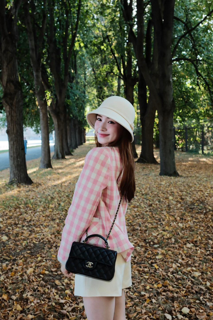 Đời thường, nữ ca sĩ mang đến hình ảnh trẻ trung, năng động. (Ảnh FBNV)