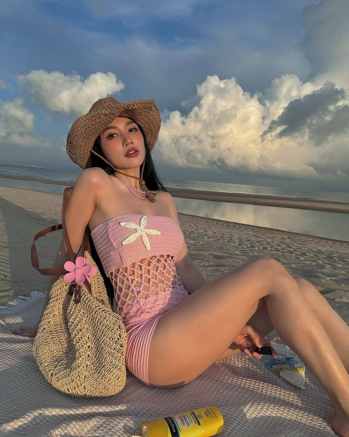 Sĩ Thanh sở hữu chiếc túi đến từ nhà mốt Dior. Ảnh: IGNV