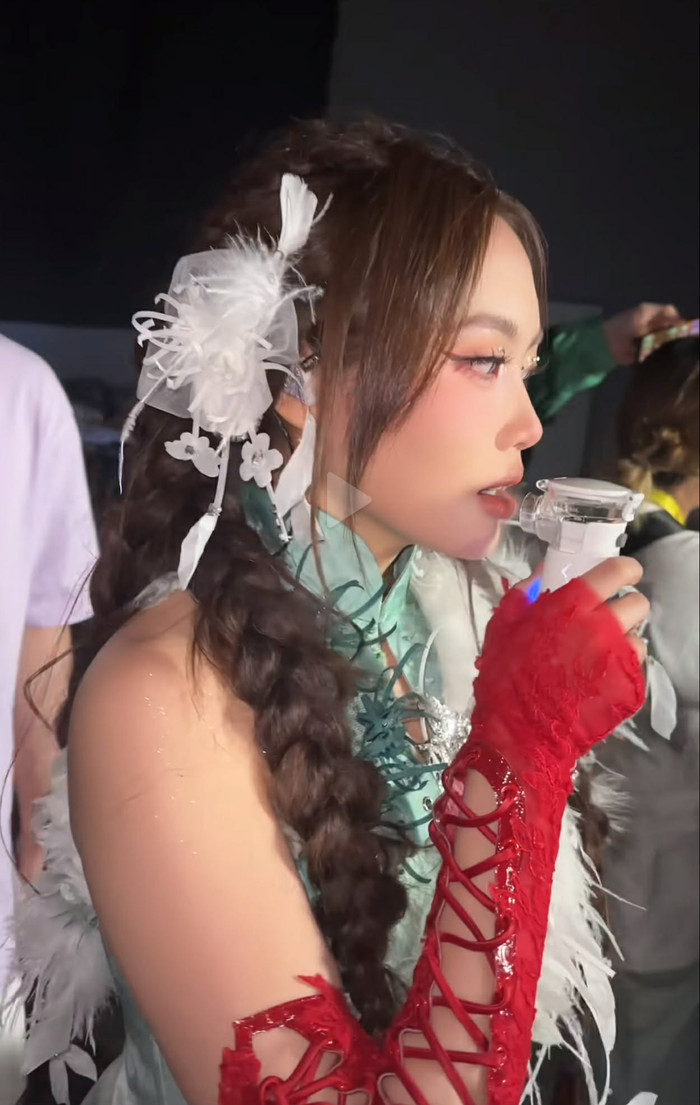 Chiếc máy kỳ lạ của Phương Mỹ Chi khiến nhiều người tò mò. Ảnh chụp màn hình