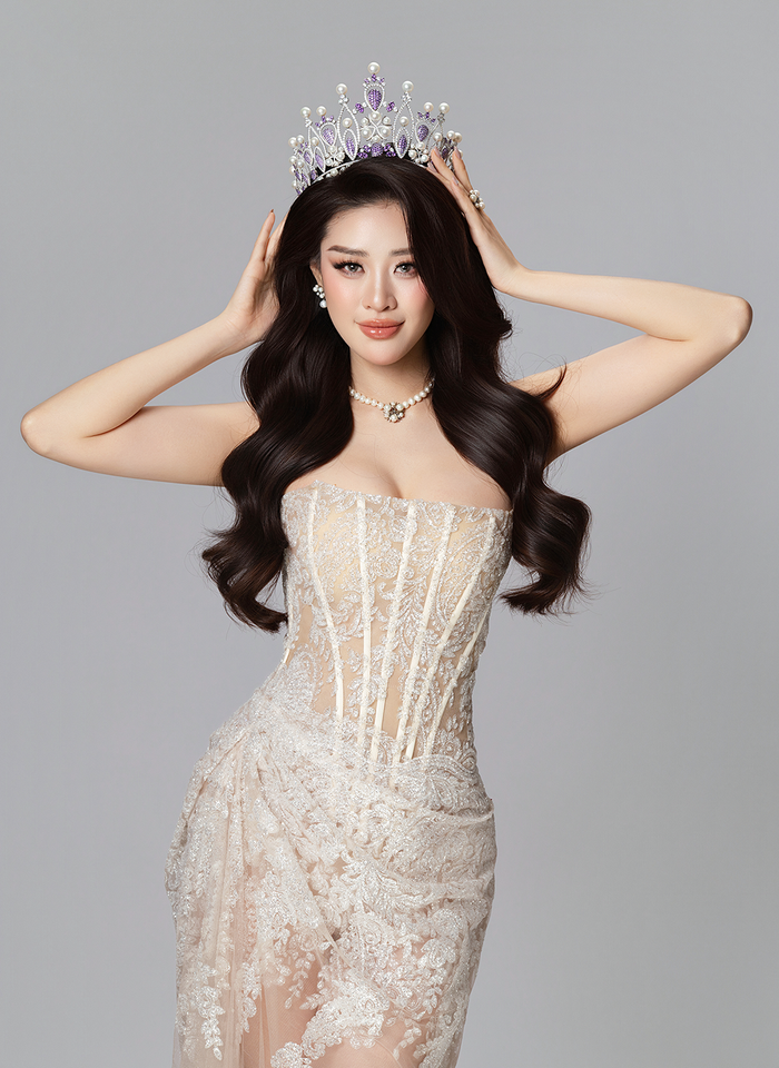 Khánh Vân tung loạt ảnh đặc biệt nhân kỷ niệm 6 năm đăng quang Hoa hậu Hoàn vũ Việt Nam 2019. 