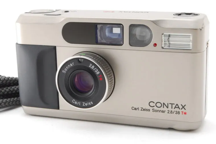 Chiếc máy ảnh film 'đắt nhất thế giới' của em gái Trấn Thành được nhiều ngôi sao quốc tế ưa chuộng.