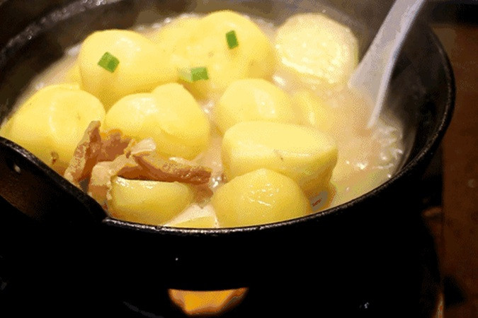 Người đàn ông nhận kết quả bất ngờ sau khi ăn khoai tây thay cơm suốt 1 năm. (Ảnh Sohu)