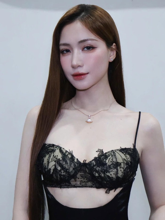 Dây chuyền kim cương 200 triệu của Hòa Minzy Ảnh 2