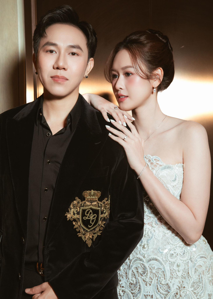 Vợ chồng Anh Đức khi tham gia một sự kiện diễn ra hồi tháng 8. Ảnh: FBNV