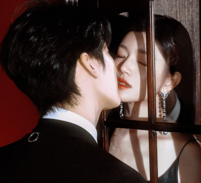 Cặp đôi chính gây chú ý vì chemistry và sự chênh lệch tuổi