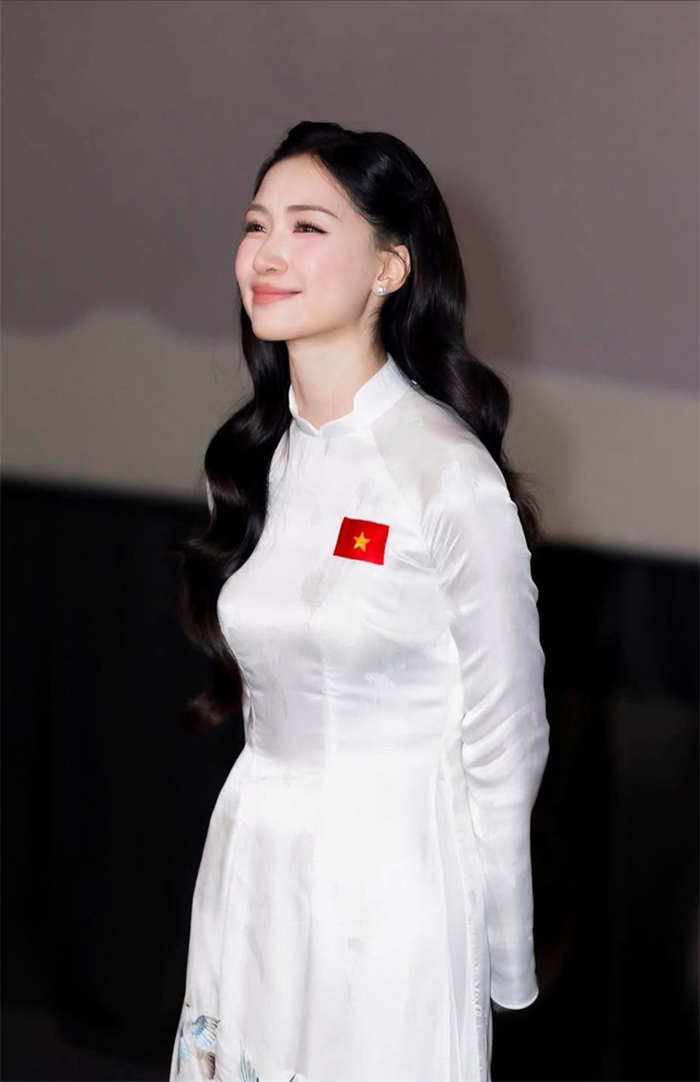 Cách đây 2 tháng, Hòa Minzy từng phải đính chính số tiền liên quan đến dự án Nuôi Em.