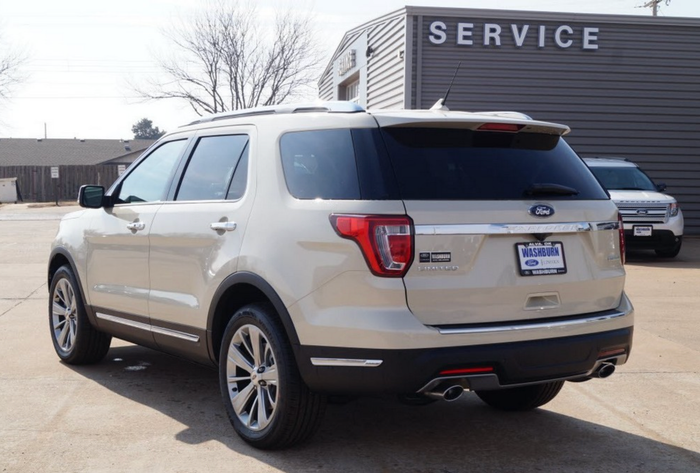 Phần đuôi xe của H'Hen Niê không có gì thay đổi so với những phiên bản trước đó. (Ảnh: Ford Explorer)