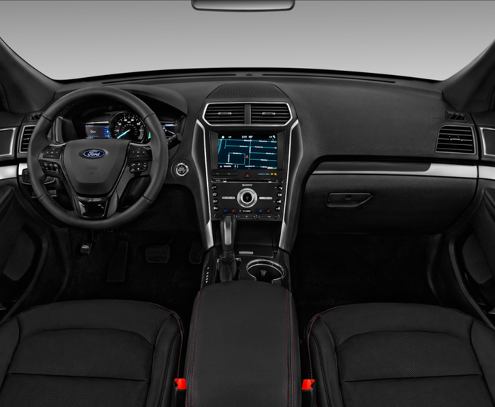 Hệ thống bên trong chiếc xe của H'Hen Niê. (Ảnh: The Car Connection)