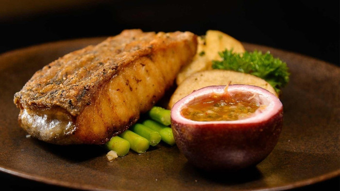 Cá vược (cá chẽm) là thực phẩm phù hợp cho người chơi thể thao hoặc người cao tuổi. (Ảnh minh họa từ Internet)