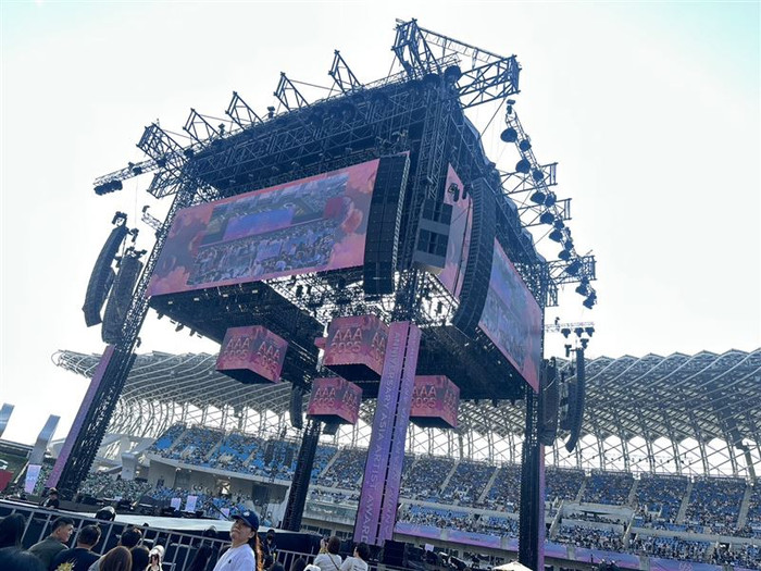 Lễ trao giải AAA bị chỉ trích vì sử dụng chung sân khấu với TWICE. 