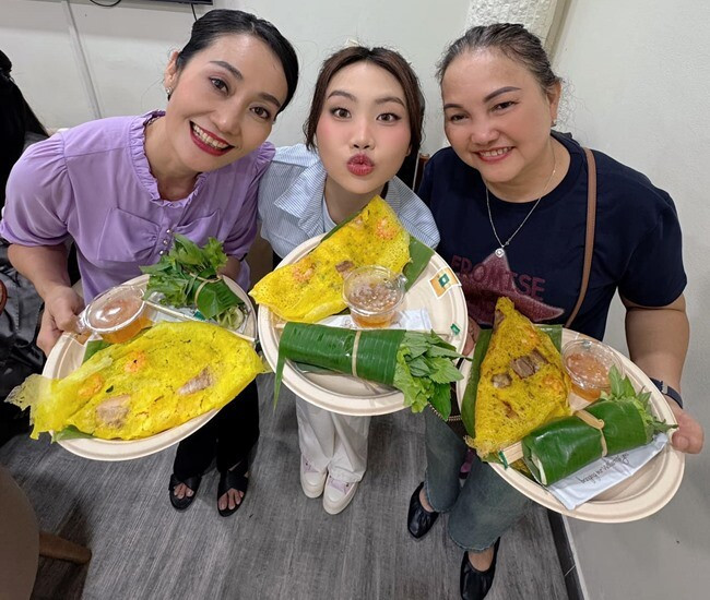 Phương Mỹ Chi mê mẩn món bánh ở chợ quê từng nhiều lần lọt top món ngon nhất thế giới Ảnh 1