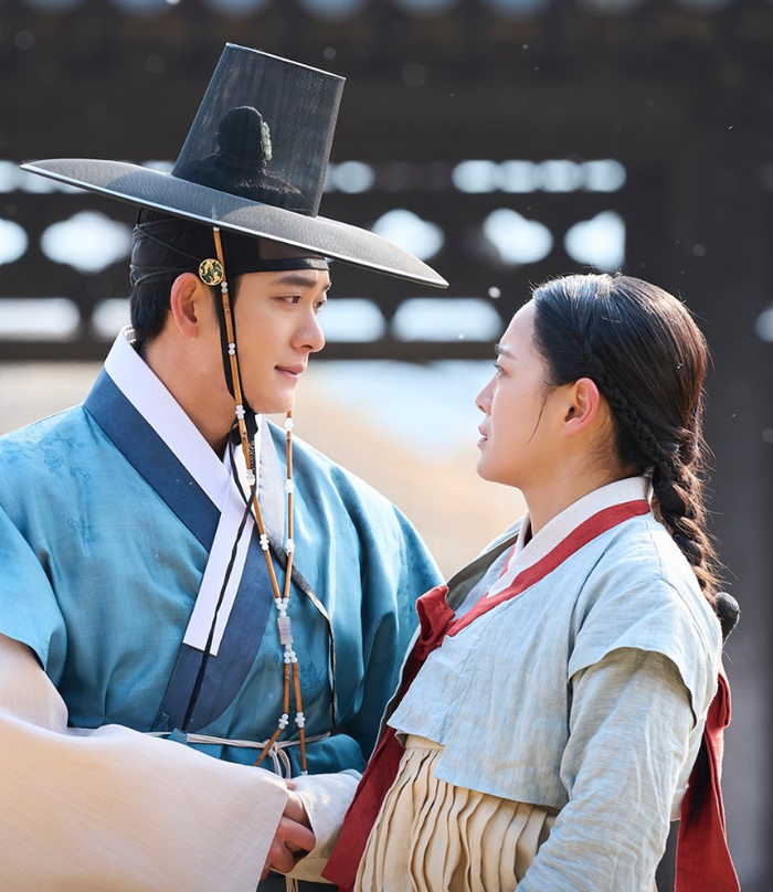 Kang Tae Oh và Kim Se Jeong trong tạo hình cổ trang hoán đổi linh hồn