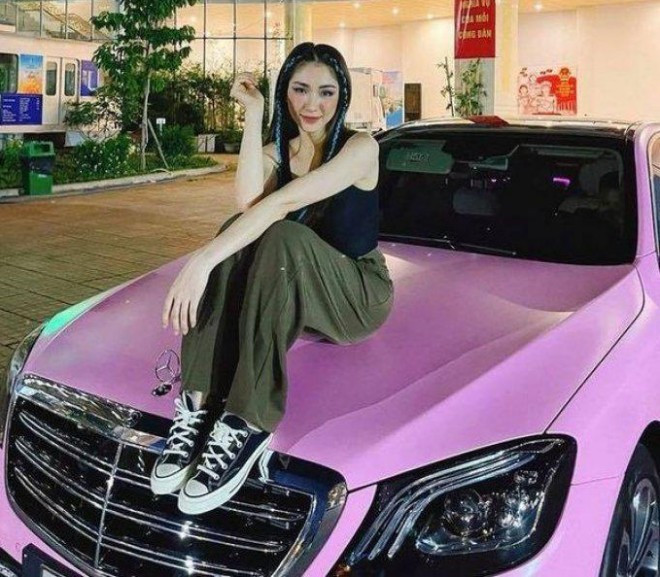 Phong cách cá tính của chiếc xe 5 tỷ mà Hòa Minzy sở hữu.