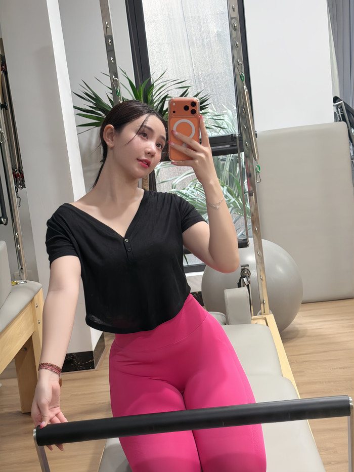 Quỳnh Kool thu hút sự chú ý khi đăng loạt ảnh diện đồ tập ôm sát, body săn chắc. Ảnh: FBNV