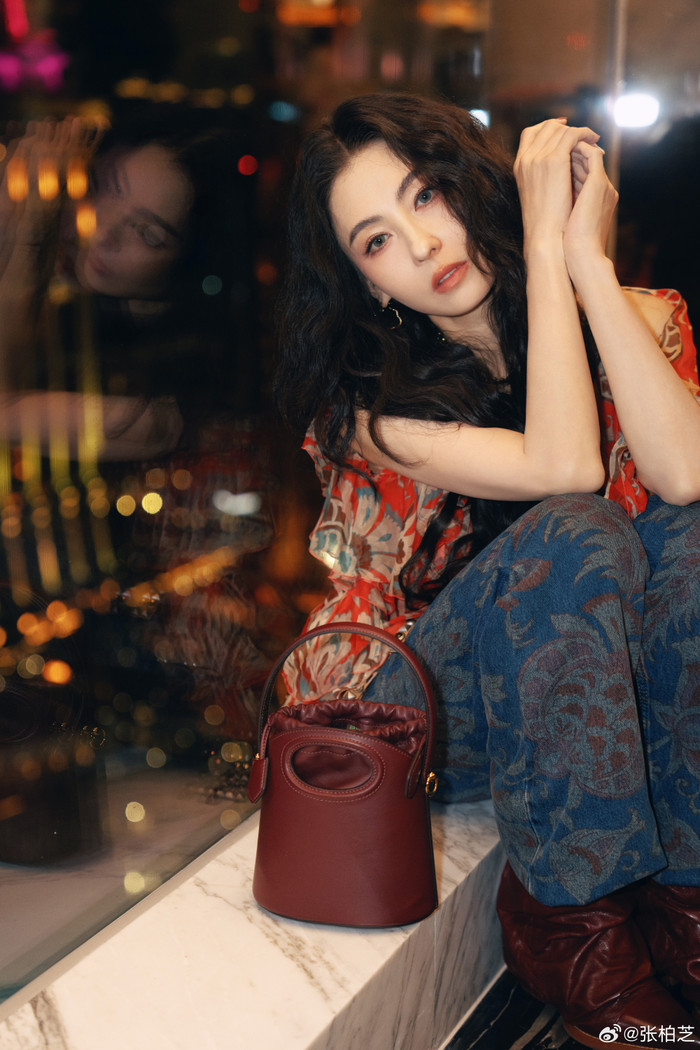 Căn bệnh lạ của ngọc nữ showbiz khiến khán giả không ngừng xôn xao bàn tán. Ảnh: Weibo