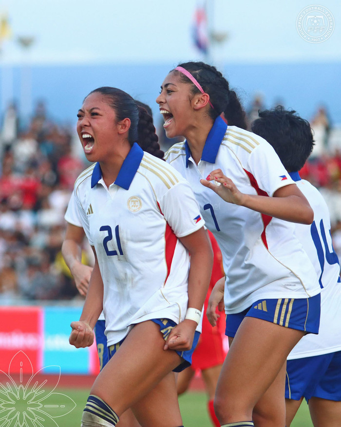 Philippines thắng tuyển nữ Việt Nam 1-0 sau khi thoát phạt đền ở phút bù giờ thứ hai. Ảnh: PFF