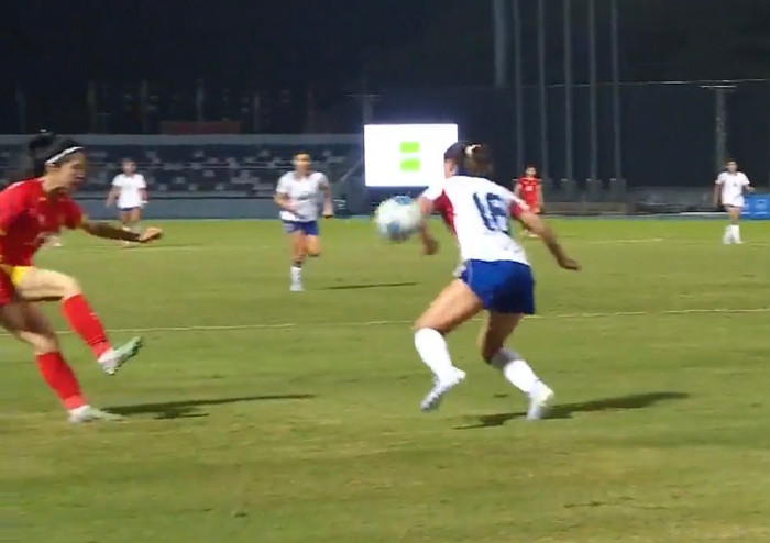 Sau thất bại 0-1 đầy tiếc nuối trước Philippines, HLV Mai Đức Chung lên tiếng về quyết định gây tranh cãi của trọng tài. Ảnh chụp màn hình