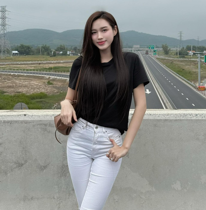 Đỗ Thị Hà lựa chọn sáp tẩy trang 500 nghìn. Ảnh: FBNV