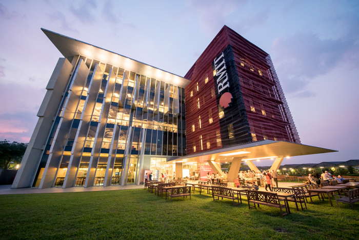 Trường Đại học RMIT - nơi Lọ Lem - con gái MC Quyền Linh đang theo học.