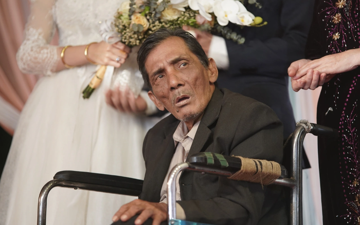 Nghệ sĩ lặng lẽ bám trụ với nghề trong những ngày sức khỏe yếu nhất