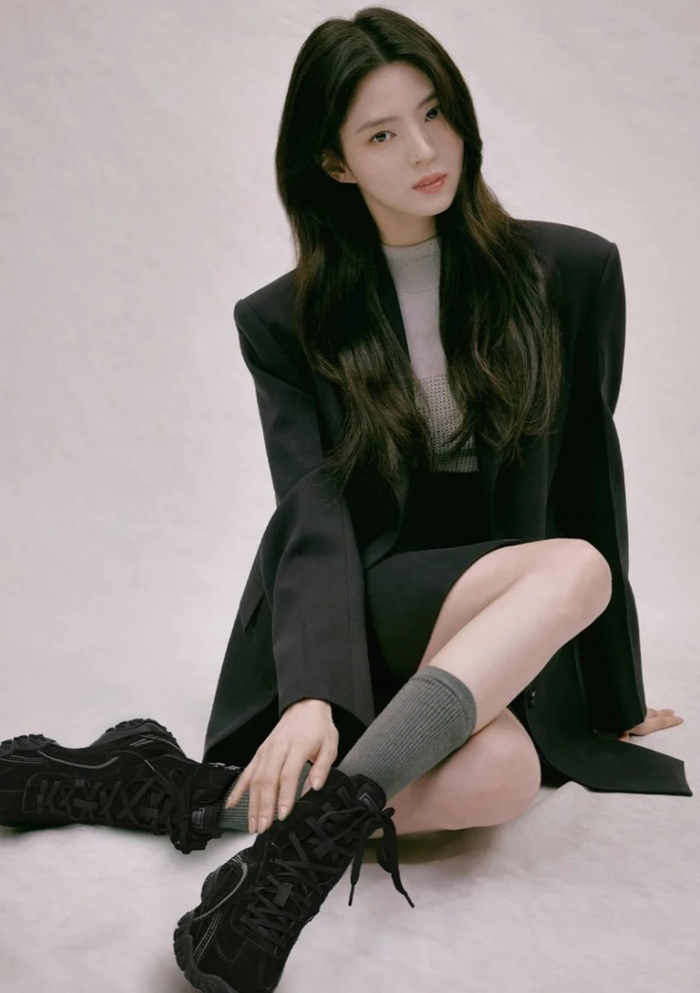 Bên cạnh diễn viên, Han So Hee mới đây còn lấn sân sang lĩnh vực thời trang.