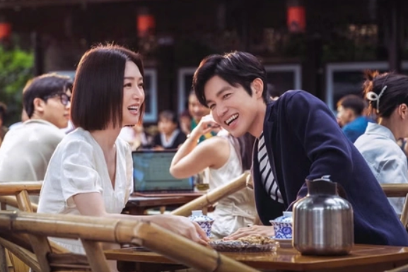 Thành Phố Nhảy Múa là câu chuyện tình yêu trưởng thành giữa những con người mang quá nhiều vết thương