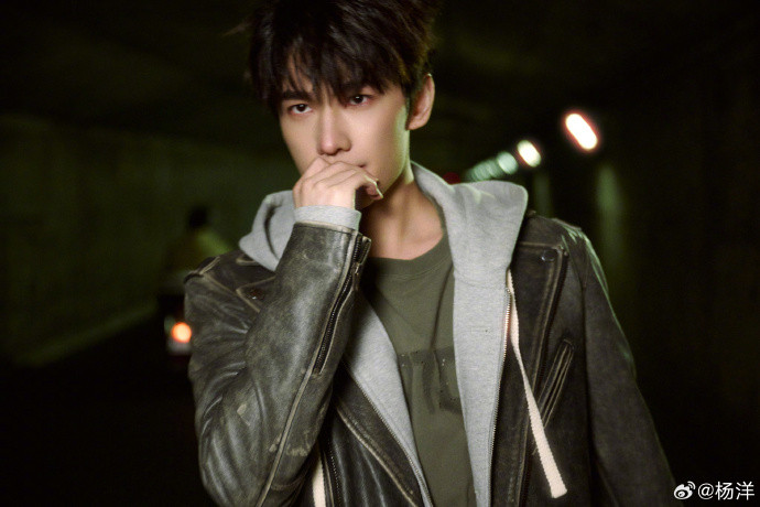 Những hình ảnh mới nhất của Dương Dương - Ảnh: Weibo 杨洋 