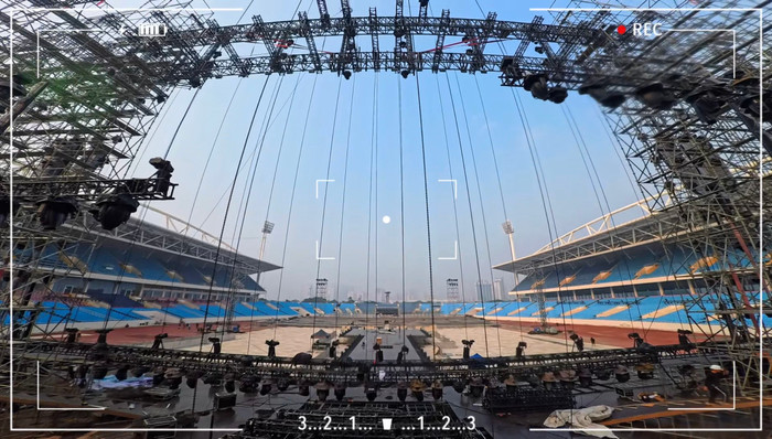 Những hình ảnh bên trong live concert cho thấy mức độ đầu tư 'khủng' của Mỹ Tâm và ê-kíp. 