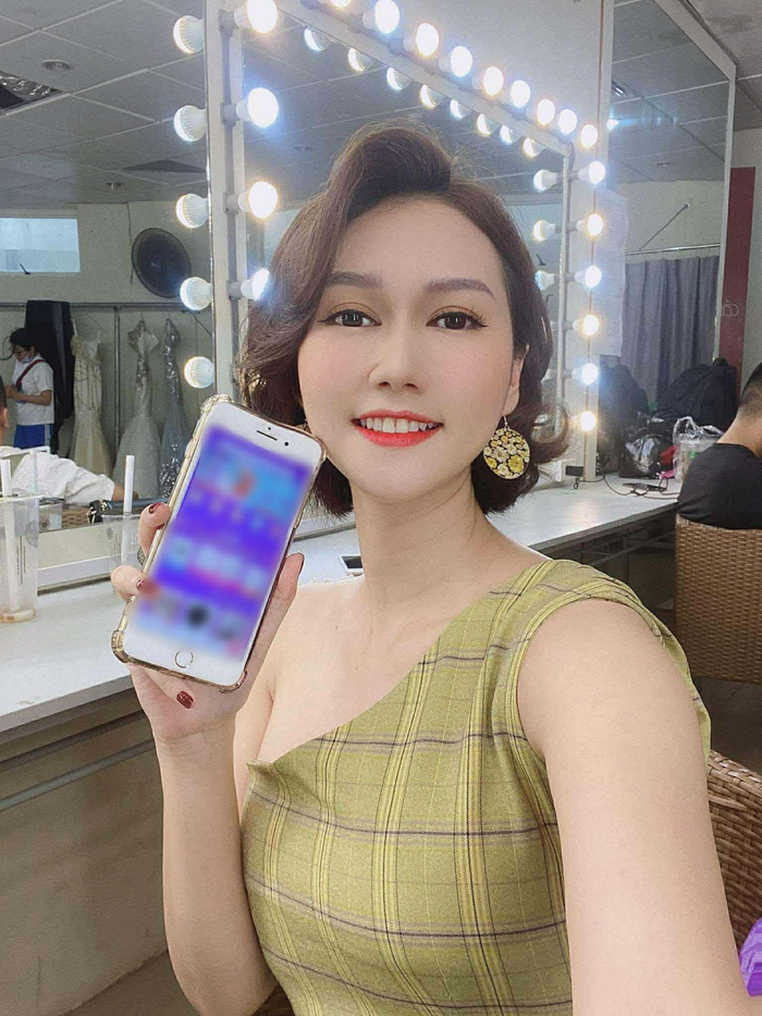 Chiếc điện thoại 5 triệu của Hương Giang Ảnh 1