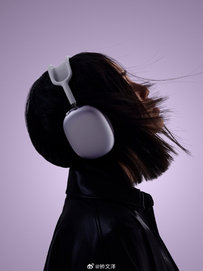 Chiếc AirPods Max được Phương Anh Đào sử dụng mang lại nhiều trải nghiệm âm thanh cho người dùng - Ảnh: Baidu