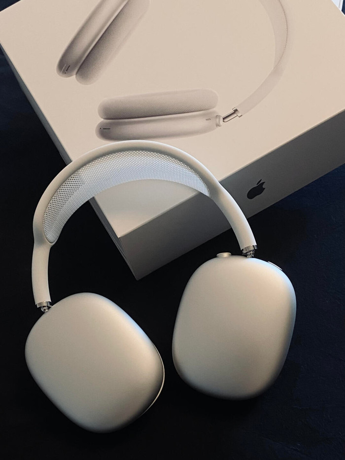 Mẫu tai nghe mà Phương Anh Đào sử dụng có giá cao ngất ngưỡng&nbsp;- Ảnh: Baidu