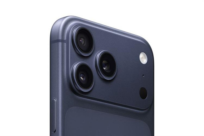 Chiếc điện thoại đời mới 8 chữ số của Á hậu Vũ Thuý Quỳnh có hệ thống camera hiện đại. 