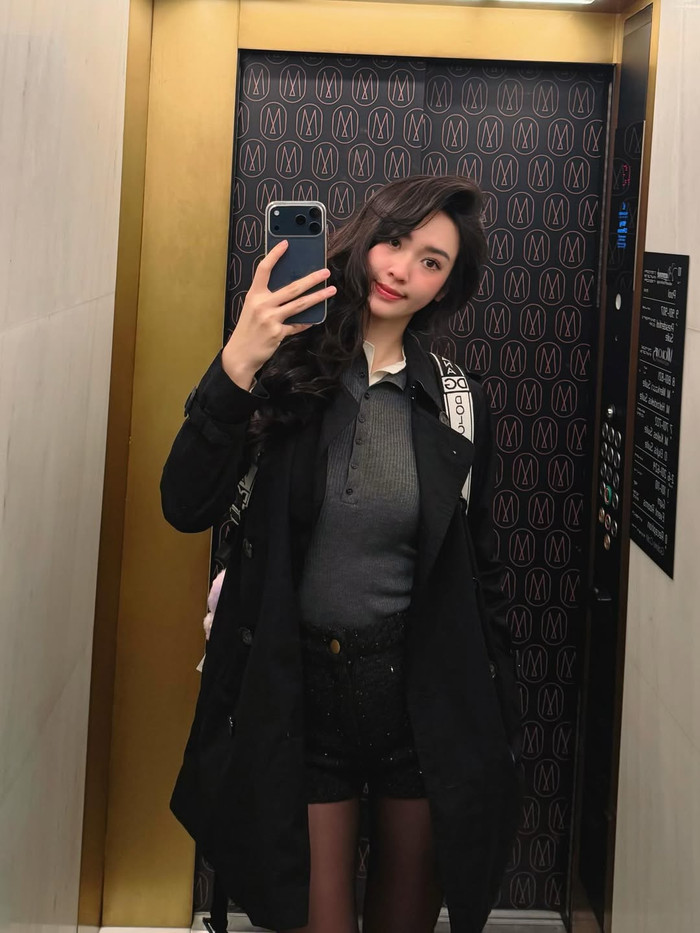 Á hậu Vũ Thuý Quỳnh đã đăng tải hình ảnh với chiếc iphone đời mới. (Ảnh: IGNV)