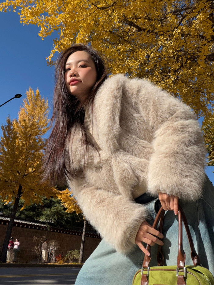 Phương Mỹ Chi sử dụng phấn bắt sáng 200 nghìn. Ảnh: FBNV