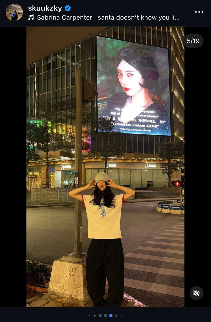 Suzy 'check-in' với Led project của fan Việt tại Hà Nội - Ảnh: skuukzky