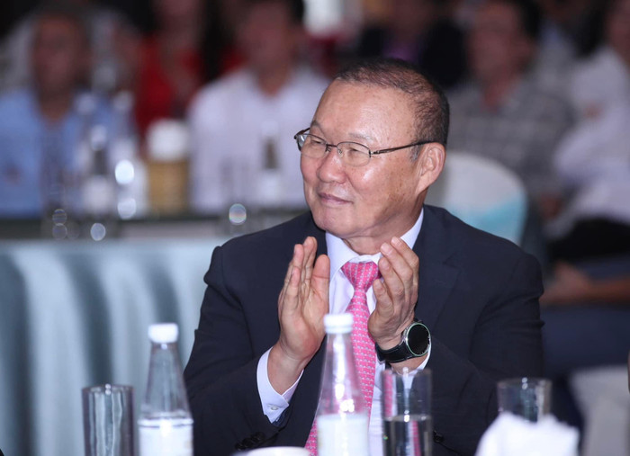 Ông Park Hang Seo thường xuyên sử dụng mẫu đồng hồ Samsung Galaxy Watch6 Classic Golf Edition trong nhiều sự kiện khác nhau. (Ảnh: FBNV)