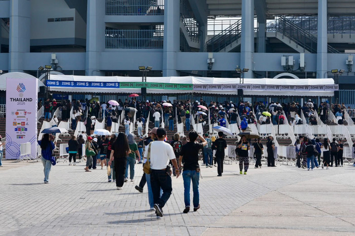 Người Thái đổ nhau về xem Lễ khai mạc SEA Games 33. Ảnh: Siam Sport