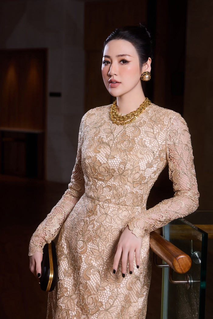 Á hậu Dương Tú Anh từng gây xôn xao khi nhanh chóng lấy lại dáng thon chỉ sau 1 năm sinh con. Ảnh: FBNV