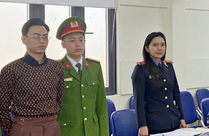 Chiếc áo tại thời điểm bị bắt của Thiên gây chú ý.