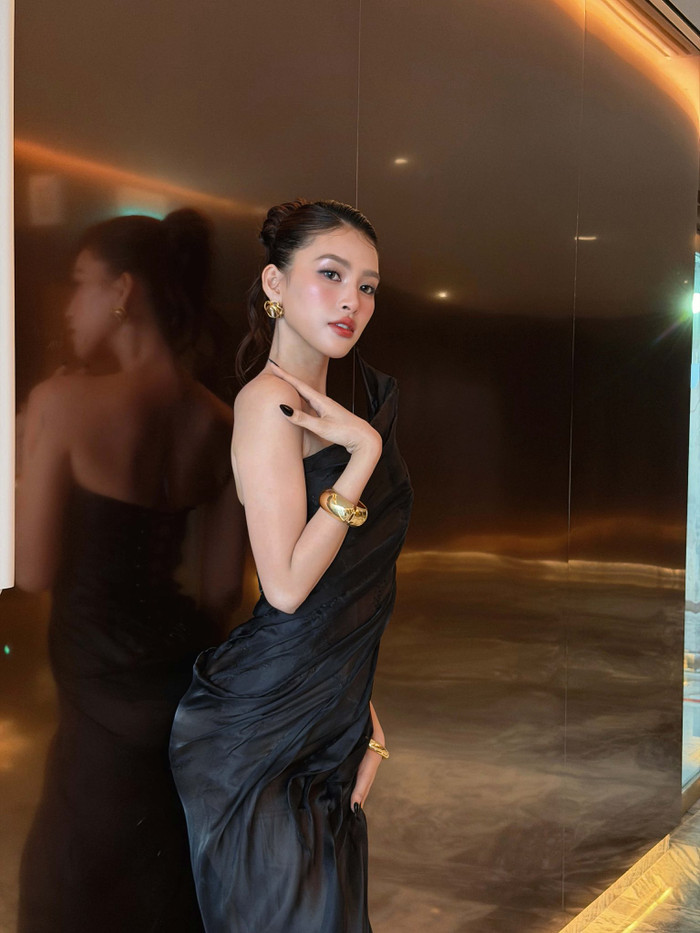 Tiểu Vy ngày càng thăng hạng trong phong cách thời trang (Ảnh: FBNV).