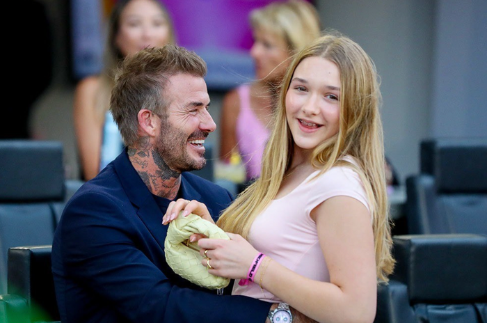 Harper Seven Beckham ngày càng 'trổ mã' nhan sắc. (Ảnh tổng hợp)