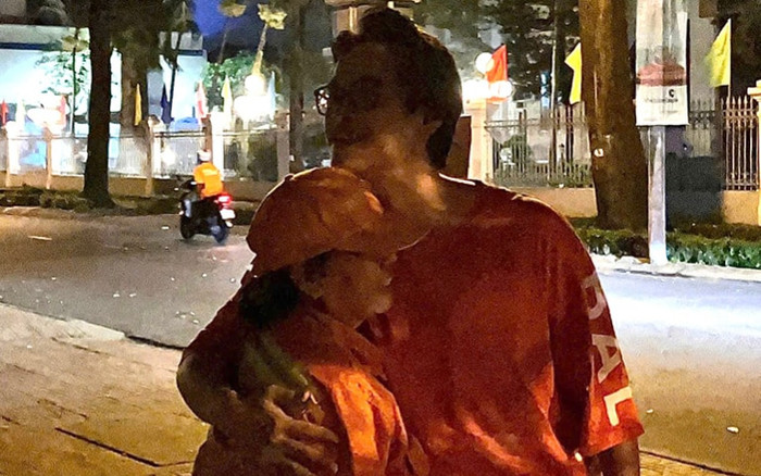 Hà Anh Tuấn ghi điểm vì một hành động đêm giao thừa, nghe xong ai cũng xúc động Ảnh 2