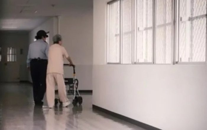 Bà cụ 81 tuổi cố tình trộm cắp để đi tù, lý do đằng sau khiến nhiều người rơi nước mắt Ảnh 2