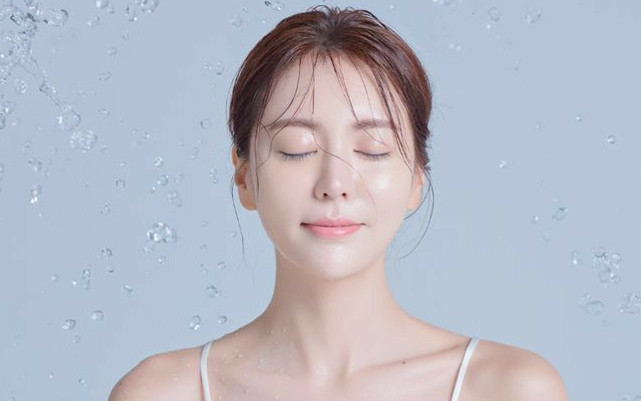 Dưỡng ẩm kép: 'Bài toán' giải quyết vấn đề khô ráp, bong tróc da hữu hiệu Ảnh 2