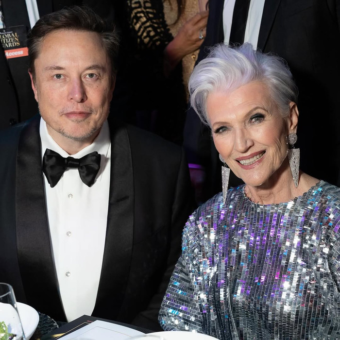 Mẹ Elon Musk: Biểu tượng của thời trang 'không tuổi' khuấy đảo sàn diễn NYFW Ảnh 3