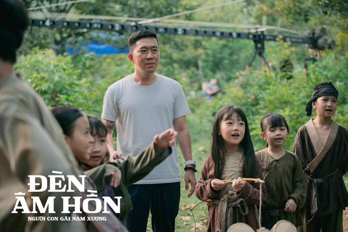 Đạo diễn Hoàng Nam treo thưởng quà giá trị cho khán giả.